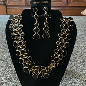 Vintage Black and Gold Statement Necklace - Bracelet - Earring set